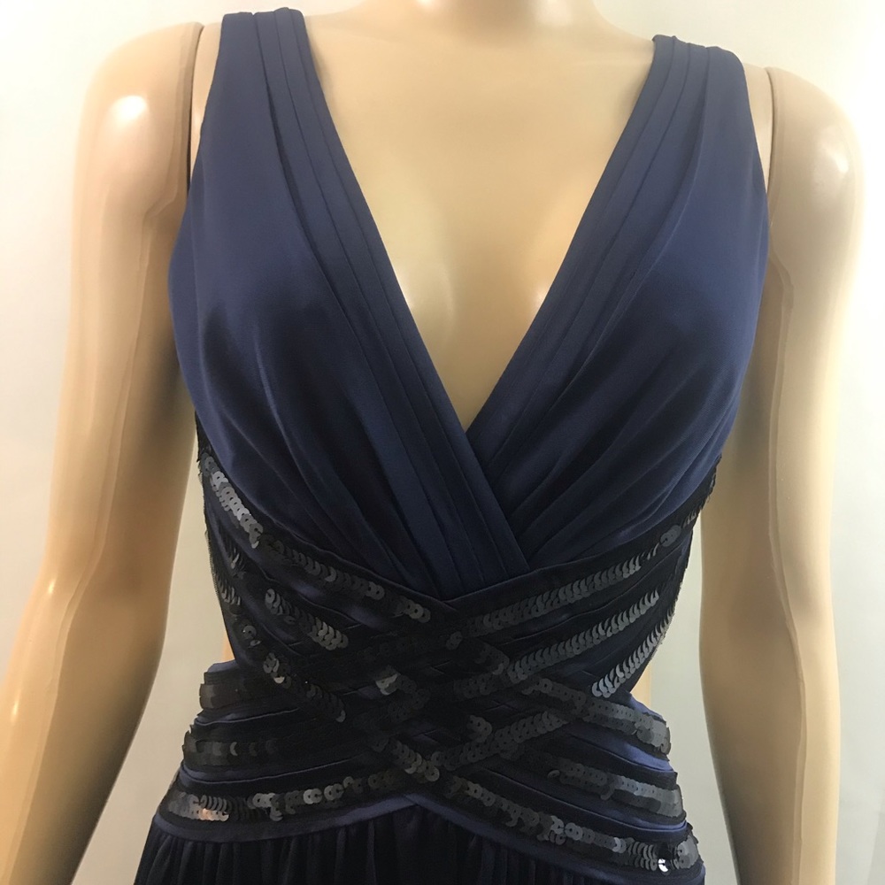 BCBG MAXAZRIA 👠🍷stunning Sexy satin Maxi dress - Picture 4 of 16